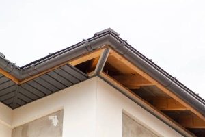 How to Choose Between Roof Repair and Replacement